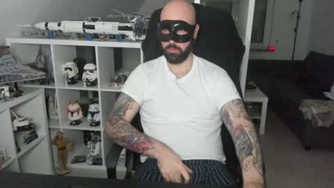 Snapshot of dirtybalws chatting on 12-15-24, 01:24 Robert online show from 12-15-24, 01:24