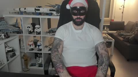 Snapshot of dirtybalws chatting on 12-25-24, 02:35 Robert online show from 12-25-24, 02:35