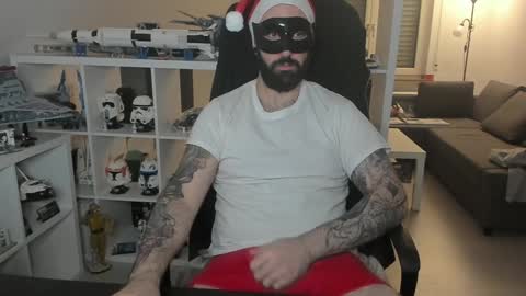 Snapshot of dirtybalws chatting on 12-25-24, 11:42 Robert online show from 12-25-24, 11:42