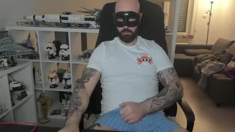 Snapshot of dirtybalws chatting on 12-31-24, 04:14 Robert online show from 12-31-24, 04:14