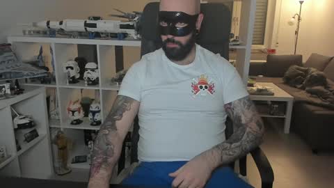 Snapshot of dirtybalws chatting on 01-12-25, 10:12 Robert online show from 01-12-25, 10:12