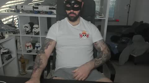 Snapshot of dirtybalws chatting on 01-14-25, 02:43 Robert online show from 01-14-25, 02:43