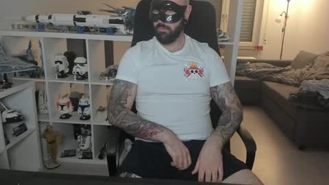 Snapshot of dirtybalws chatting on 01-17-25, 08:22 Robert online show from 01-17-25, 08:22