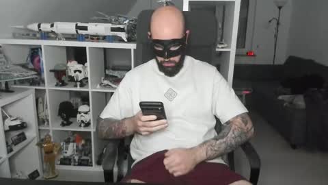 Snapshot of dirtybalws chatting on 11-02-25, 12:02 Robert online show from 11-02-25, 12:02