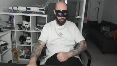 Snapshot of dirtybalws chatting on 11-06-25, 04:41 Robert online show from 11-06-25, 04:41