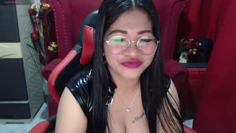 LatexQueen online show from 12-03-24, 01:54