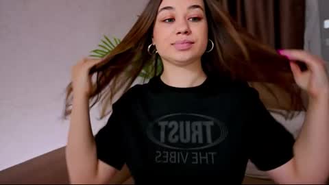 Tia online show from 02-28-25, 04:53