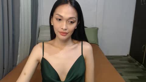 Snapshot of divina_graciaxx chatting on 11-19-25, 03:28 DIVINA online show from 11-19-25, 03:28