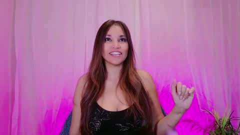 Snapshot of divinelynn chatting on 01-19-25, 06:53 DivineLynn online show from 01-19-25, 06:53