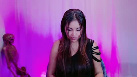 Snapshot of divinelynn chatting on 02-05-25, 06:48 DivineLynn online show from 02-05-25, 06:48