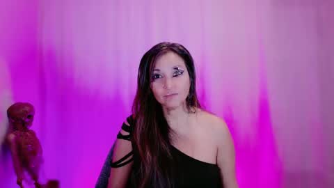 Snapshot of divinelynn chatting on 02-06-25, 12:05 DivineLynn online show from 02-06-25, 12:05