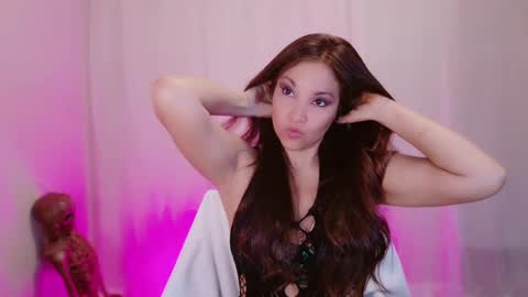 Snapshot of divinelynn chatting on 03-10-25, 06:01 DivineLynn online show from 03-10-25, 06:01