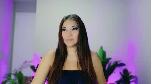 DivineLynn online show from 11-24-25, 01:00