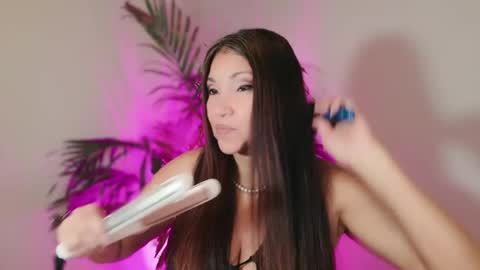 Snapshot of divinelynn chatting on 05-24-26, 03:17 DivineLynn online show from 05-24-26, 03:17