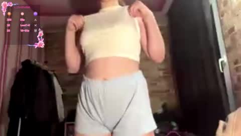 Snapshot of dixiehein chatting on 10-29-25, 02:19 Lily online show from 10-29-25, 02:19