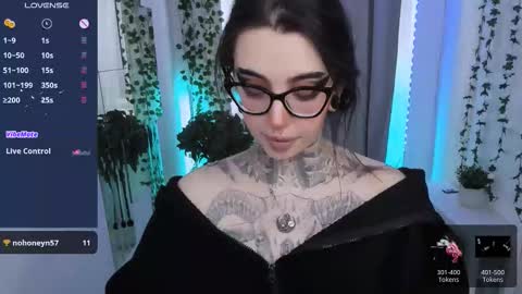 dixipixi_ online show from 03-01-26, 05:42