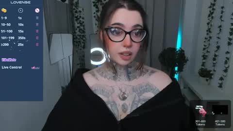 dixipixi_ online show from 04-12-26, 05:45