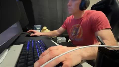 Snapshot of dizzyash chatting on 02-08-26, 02:48 Hansel and Gretle online show from 02-08-26, 02:48