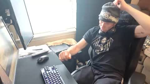 Snapshot of dizzyash chatting on 02-17-26, 07:09 Hansel and Gretle online show from 02-17-26, 07:09