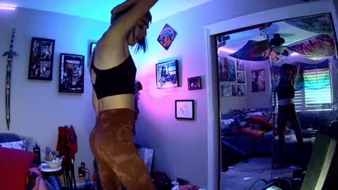 Snapshot of dizzythedoggo chatting on 09-15-25, 07:47 The Cottoncandy Coyote online show from 09-15-25, 07:47