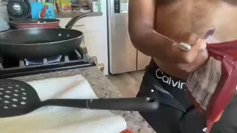 Snapshot of djblackdaddy chatting on 10-16-25, 03:13 djblackdaddy online show from 10-16-25, 03:13