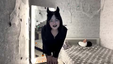 Snapshot of dodiebabikian chatting on 10-26-25, 09:10 Annie PVT IS OPEN online show from 10-26-25, 09:10