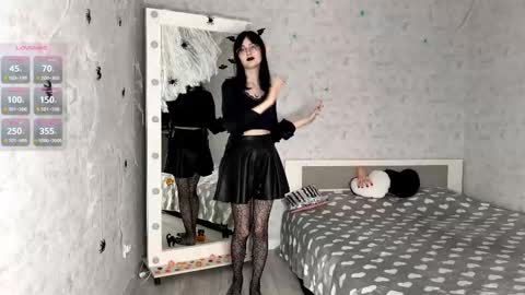 Snapshot of dodiebabikian chatting on 10-27-25, 09:30 Annie PVT IS OPEN online show from 10-27-25, 09:30