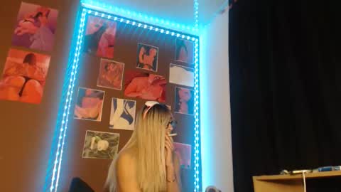 doeschi_fox online show from 04-20-26, 03:09