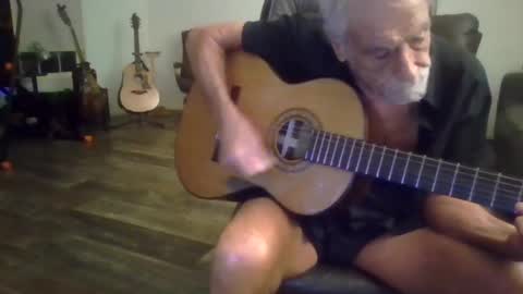 dogluc7 online show from 10-30-25, 05:20