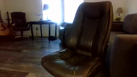 dogluc7 online show from 10-31-25, 07:26