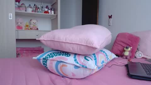 Dolcevainin online show from 11-29-25, 03:59