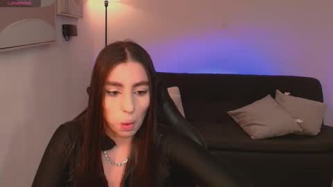 Dolcie  online show from 10-21-25, 09:15