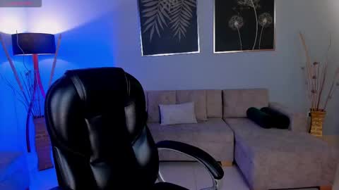 Dolcie  online show from 01-14-26, 07:30