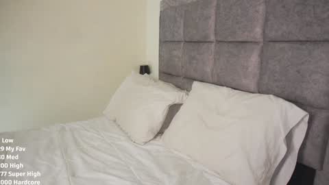 Snapshot of doll4you_ chatting on 01-28-25, 12:11 Alice y Ros online show from 01-28-25, 12:11