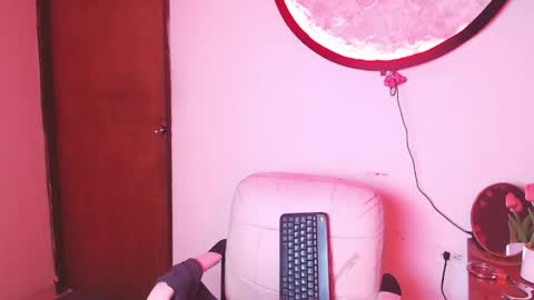 doll_and_thebrown online show from 04-21-26, 02:51