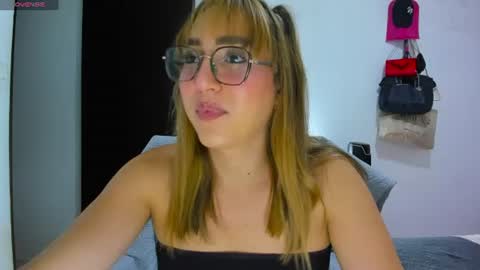 Snapshot of doll_andrea_ chatting on 07-04-26, 12:06 ANDREA online show from 07-04-26, 12:06