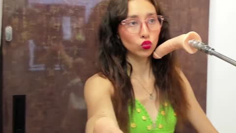 Snapshot of doll_bella_ chatting on 02-01-25, 08:16 Bella online show from 02-01-25, 08:16
