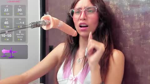 Snapshot of doll_bella_ chatting on 03-08-25, 10:56 Bella online show from 03-08-25, 10:56