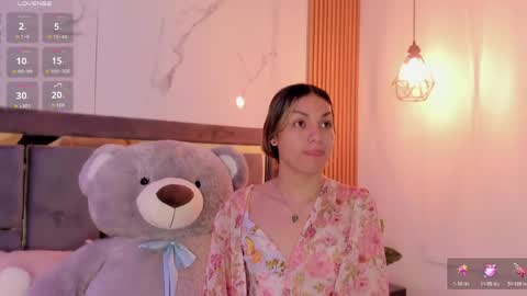 doll_isa_ online show from 04-05-26, 08:39