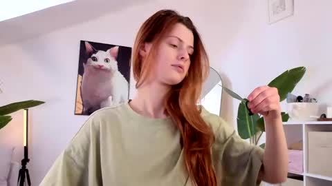 Your doll Lesli online show from 04-18-26, 01:04