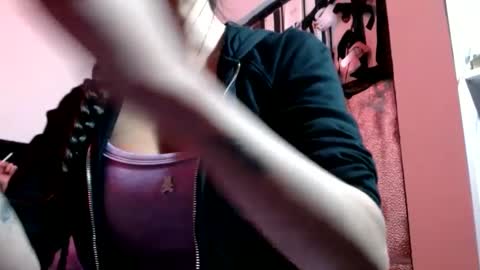 Snapshot of doll_sary chatting on 01-08-25, 04:55 Catherine XXX online show from 01-08-25, 04:55