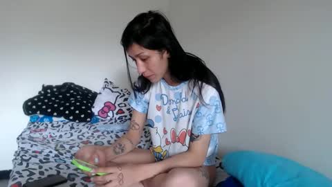 Snapshot of doll_sary chatting on 05-12-26, 02:25 Catherine XXX online show from 05-12-26, 02:25