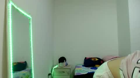 Snapshot of doll_sary chatting on 06-04-26, 06:36 Catherine XXX online show from 06-04-26, 06:36
