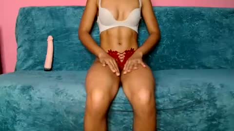 Snapshot of dollepoupee chatting on 06-08-26, 05:30 dollepoupee online show from 06-08-26, 05:30