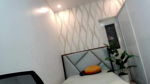 Make me Happy online show from 10-18-25, 08:53