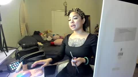 Snapshot of dolllface chatting on 03-09-25, 01:14 DOLLLFACE online show from 03-09-25, 01:14
