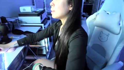 DOLLLFACE online show from 03-19-26, 04:27