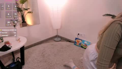 Emma online show from 03-03-25, 01:42