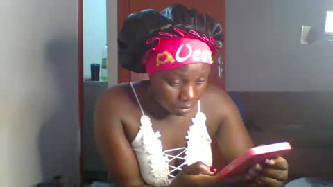 Snapshot of dollyvee chatting on 06-29-26, 05:35 dollyvee online show from 06-29-26, 05:35