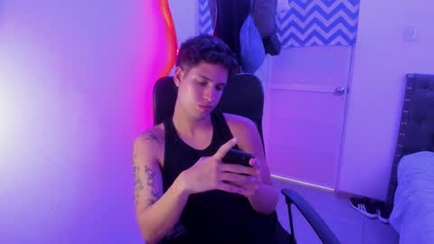 Snapshot of domi_master chatting on 01-30-25, 02:16 MASTER online show from 01-30-25, 02:16